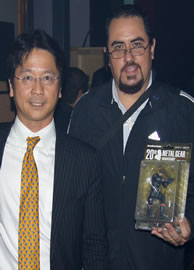 Marcelo Chinchilla junto a Shinji Hirano presidente de Konami